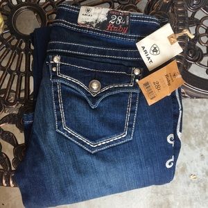 NWT Ariat stretch embroidered jeans w/rhinestones